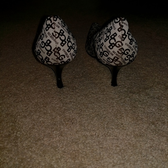 BCBGGirls Logo Brown Tan Short Pointed Heels 7.5 - Picture 8 of 8